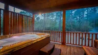 Romantic Music-Inspired Cabin with Hot Tub, Spa Bath, Outdoor TV & Fireplaces - Romantic