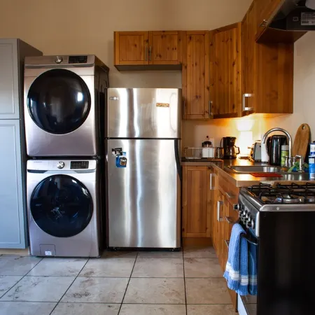 Clean & Comfy Casita with Super Fast WiFi, A/C, Private Patio and Parking.
