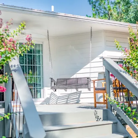 Pinehurst Cottage ★ Serves 8 ★ No Stairs ★ King Bed