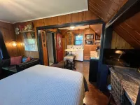 Speakeasy-Inspired Carriage House in Charming College Hill Neighborhood - อพาร์ทเม้นท์