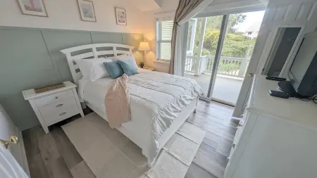 Newly Renovated Bermuda Bay Townhome