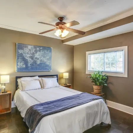 Hot Tub Relaxing Retreat. Large Group Gatherings! Business Travel.