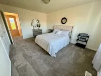 5Br Home, Fire Place, & Plenty of Space! 30 mi from Lumen Field Hotels in Sumner