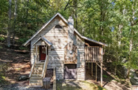 Peaceful Creekside Cabin in Dahlonega, GA with Hot Tub