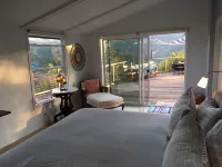 Mountaintop open home living-pool, hot tub & views! Hotels near Mill Creek