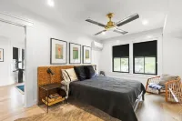 🏳️‍🌈 Modern Elegant Condo in the Heart of Ptown 🚗 Free Parking ⚡ EV Charger