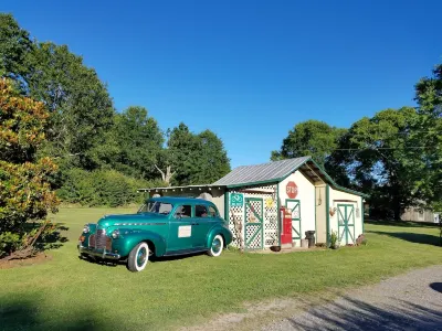 A cozy cottage located 4 miles from Leiper's Fork in Williamson County TN