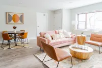Modern|Aesthetic|2BR|Evanston|Next to Beach Hotels in Evanston