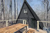 Cozy A-frame Tiny Home with Game room 3 Minutes to Lake Hartwell!