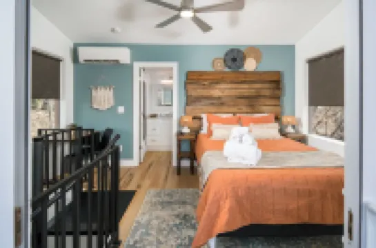 Tranquil & Stylish ~ Near Skiing ~ Hot Tub ~ Views