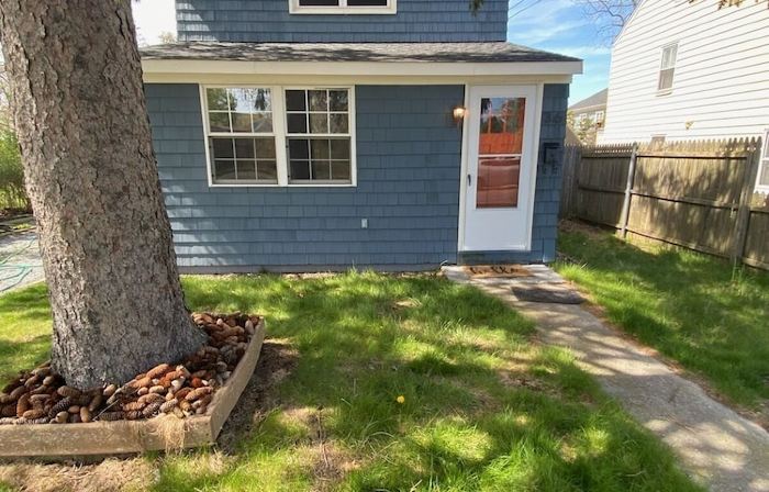 Charming Riverhead home with large outdoor patio & backyard  firepit