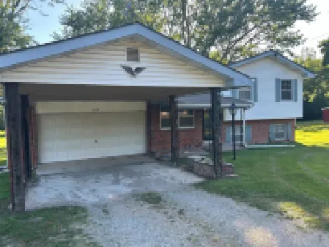 Newly Remodeled House Minutes Away from Downtown, Golf Courses + Big Back Yard