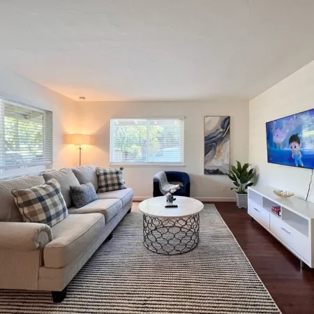 Cozy and quiet 2B/1b in Downtown