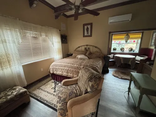 Desert Jewel in Red Rock country