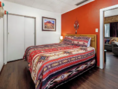 Old Town Cottonwood Cowboy Cottage - 5 min walk to Main Street + Dog-Friendly