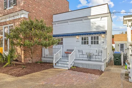 Spacious Loft on Middle Lane in Historic Downtown Beaufort