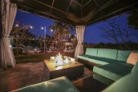 Paradise House 12 guest, private pool, 2 miles from white sand beach