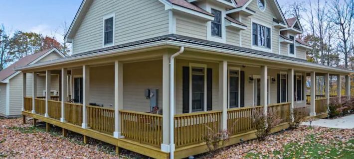 Close to Everything!~Game Room~Fire Pit & Hot Tub~Dogs OK! Lake Access & Dock! Hotels in Garrett County