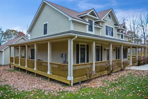 Close to Everything!~Game Room~Fire Pit & Hot Tub~Dogs OK! Lake Access & Dock!