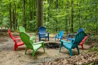 Captain's Chalet: 3,400 sq ft w/ Beach & Pool Pass, Game Rm, Hot Tub, & Firepit