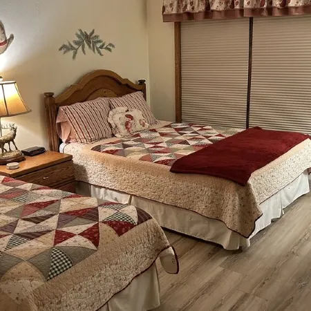 Indoor Private Hot Tub, Wood Fireplace, 2Br,2BA Great Views!  Sleeps 5