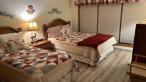 Indoor Private Hot Tub, Wood Fireplace, 2Br,2BA Great Views!  Sleeps 5