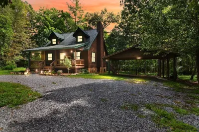 Hot tub, fam friendly, game room, fire pit, A+ location, mins to Blue Ridge! Hotels near Chattahoochee-Oconee National Forest