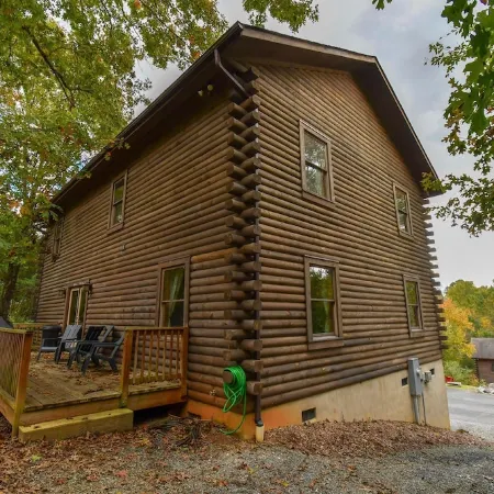 Cabin 115, Luxury 6 bedroom, 3 bath cabin minutes from Downtown Lexington!