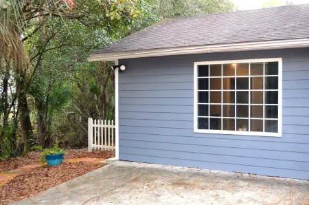 Peaceful Poolside Guesthouse just off I75
