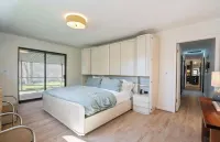 Magnolia Trace Lakefront Bliss: Rustic Stone Cottage Retreat on 5 AC- Fiber WiFi