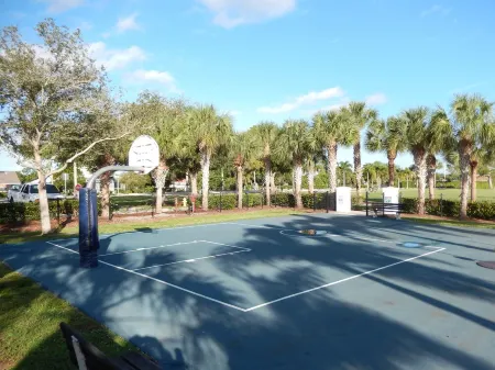 Beautiful house and great neighborhood! Отели рядом с достопримечательностью «Парк Каксамбас Бот»