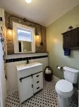 Stay downtown within walking distance of restaurants, shopping, and breweries!