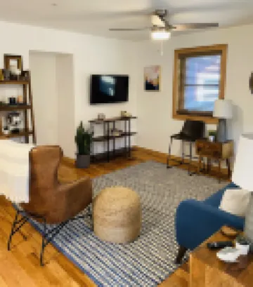 Premier Downstairs Flat in Perfect Down Town Location