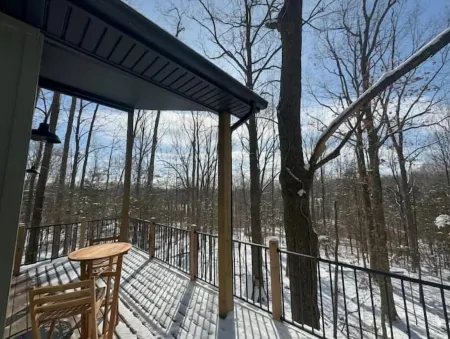 Tucked Away Treehouse- on the KY Bourbon Trail