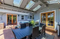 5-bedroom/3 bath home just 5 minutes to University of Oregon, patio/hot tub