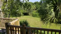 The Treehouse:Treeline View, Screened Porch, Private Balcony Hotel di Melbourne Village