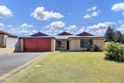 Day dream's entertainer - 150m from beach 돌핀 퀘이 주변 호텔