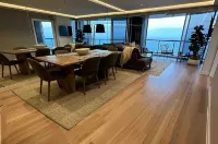 Chevron Renaissance Towers - Surfers Paradise Gold Coast - 3 Bed 2.5 Bathroom