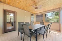 Pine Cone Lodge-Private Hot Tub, Pool Table, 2 Pools & Splash Pad, Pet Friendly!