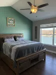 Lake Condo Retreat! Remodeled lake front condominium with great views Hotel dekat Sugar Creek Mini Golf