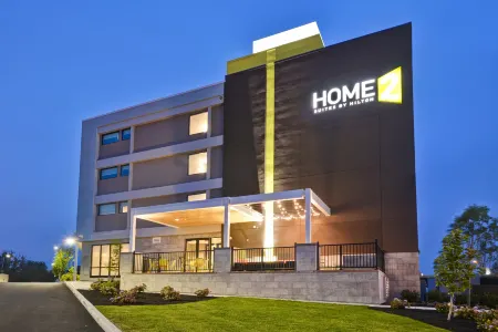 Home2 Suites by Hilton Portland Airport ME Отели рядом с достопримечательностью «Мэн Молл»