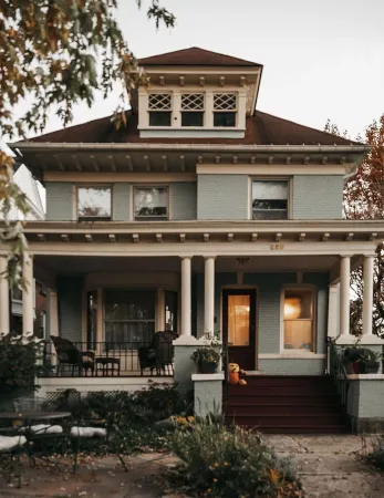 Bright, Cozy, Artistic Victorian.  Walking distance to Downtown and The Falls! Отели рядом с достопримечательностью «Парк штата Уирлпул»