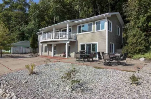 Lakeside family paradise 140ft private Crystal Lake Frontage