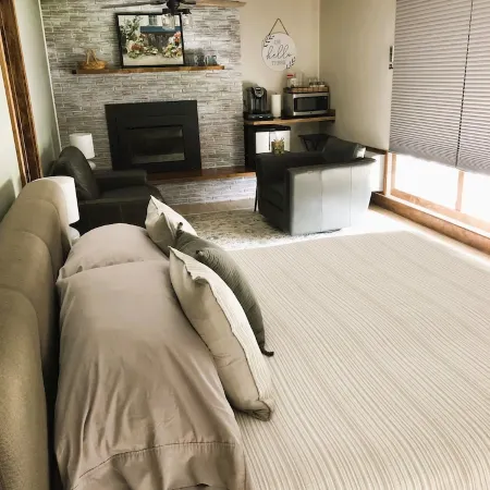 Cozy spacious king bed suite, In the heart of Historic Helena, Montana!
