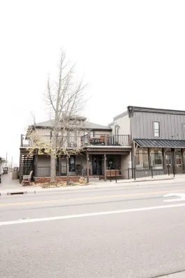 Wurthmann House Unit #2Your Home Away From Home Hotels in Berlin