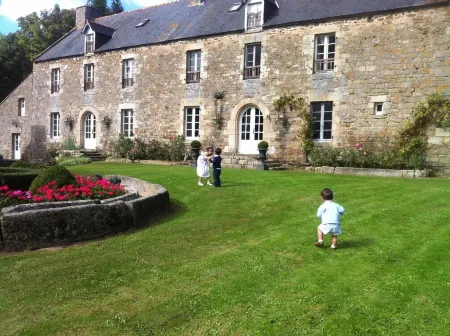 Gite parfait pour une réunion de famille, amis ou collegues Отели в г. Плюдюно