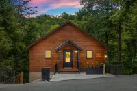Brand New Cabin-No Curvy Roads-Right off the Pkwy-Hot Tub-Close to Dollywood!