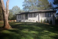Urban Ranch, at the Treasure House .. 8 Bed 3 Bath 2 Kitchen + Basement Suite
