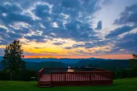 Norris Lake FarmHouse w/ Lakeviews, access and 140 acres to play.