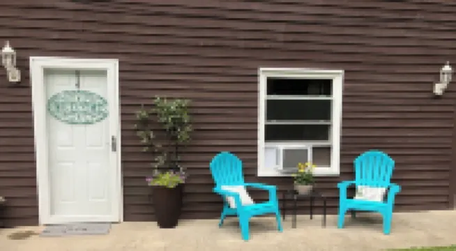Studio w/pool & hot tub -only minutes to Triple Crown hiking trails